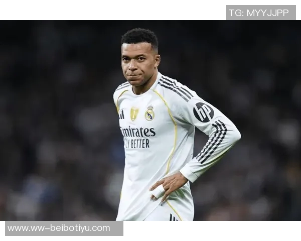 姆巴佩左膝不适与手指骨折仍执意出战展现求战决心